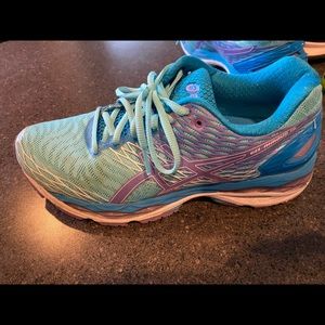 Women’s 8.5 ASICS Gel-Nimbus 18